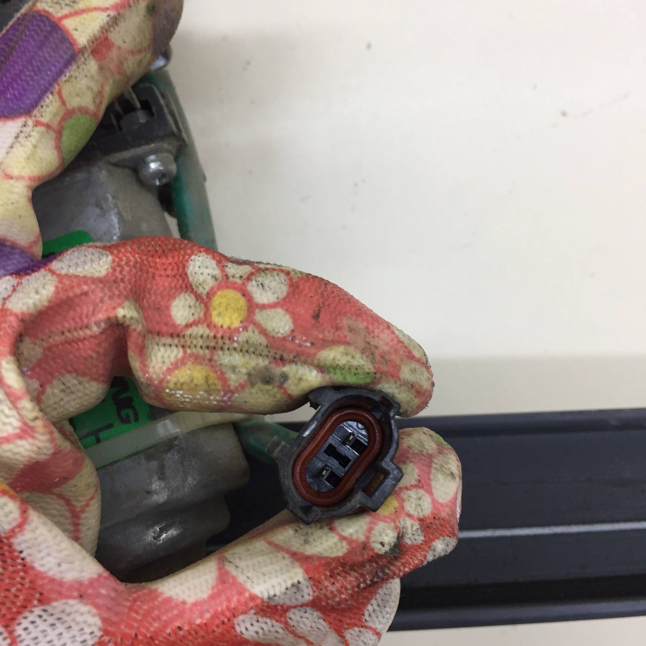 Стеклоподъемник электр. задний левый SsangYong Rexton 1 2001-2006