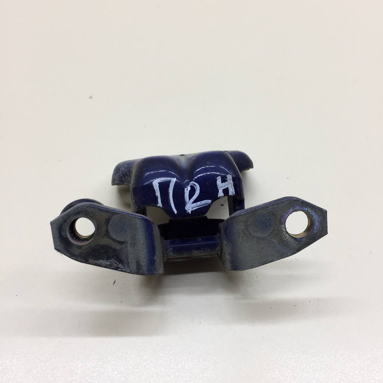 Петля двери передней правой нижняя Suzuki Liana 2001-2007