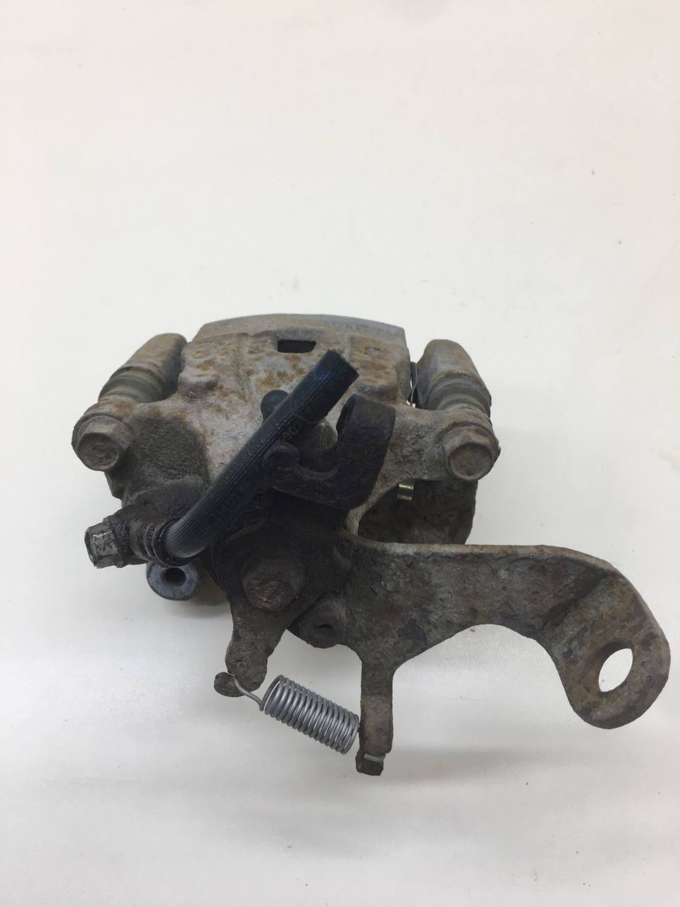 Суппорт задний левый Mazda CX-5 (KE) 2011-2017