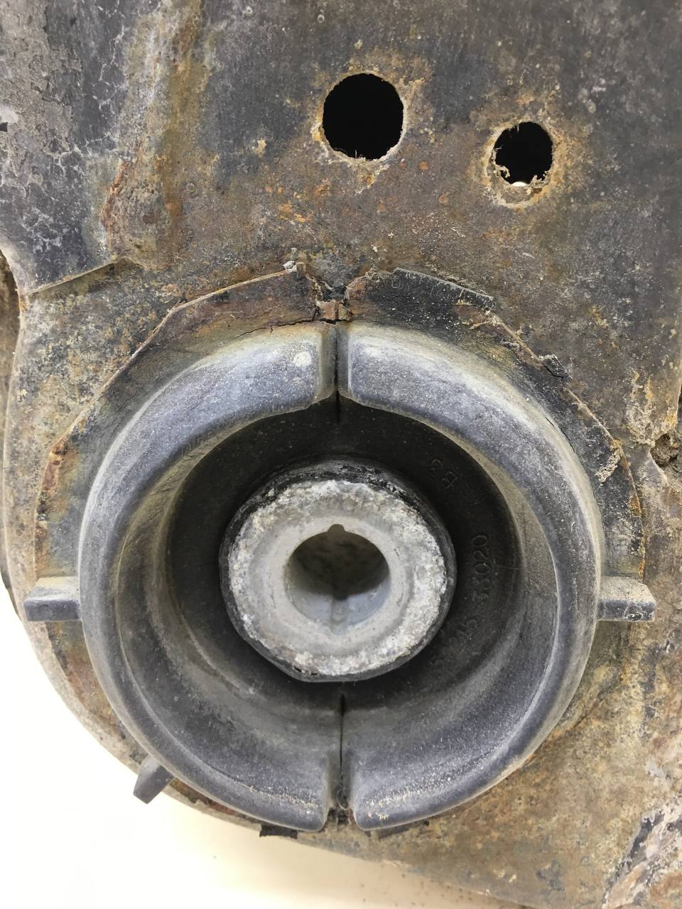 Балка подмоторная Lexus RX 300 (XU10) 1997-2003