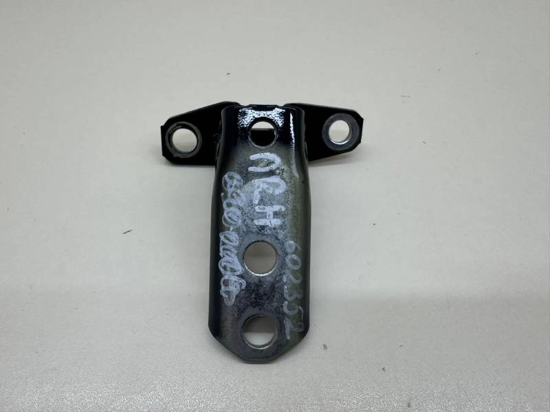 Петля двери передней правой нижняя Mitsubishi Outlander (GF) 2012>