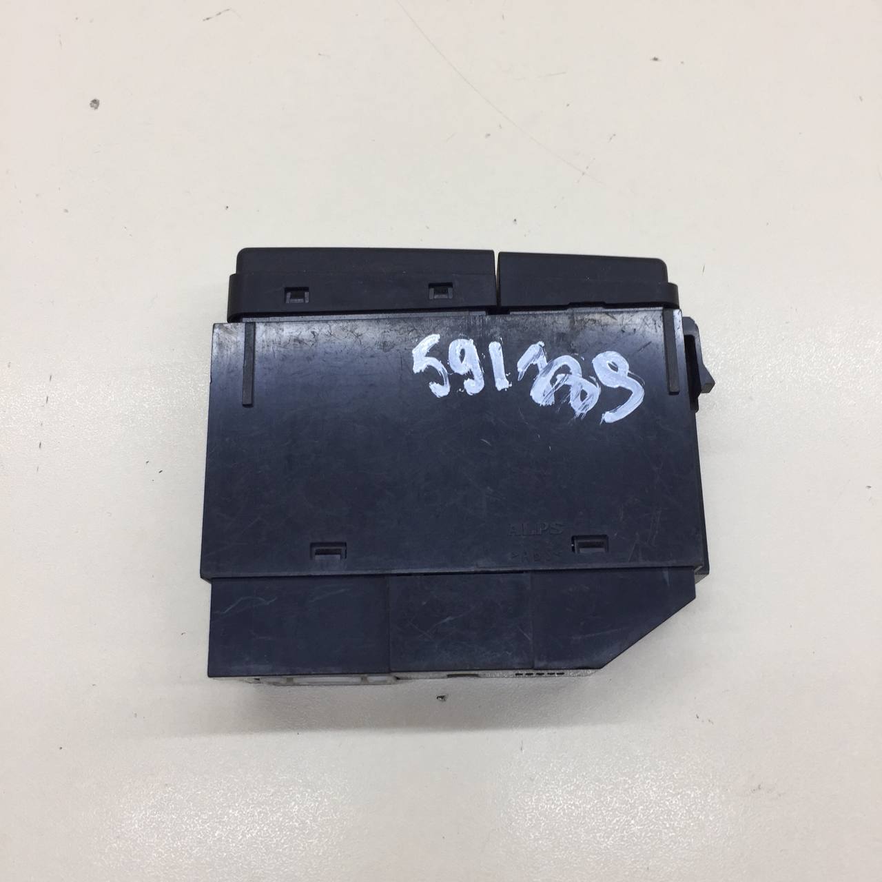 Кнопка обогрева заднего стекла Toyota Avensis (T250) 2003-2009