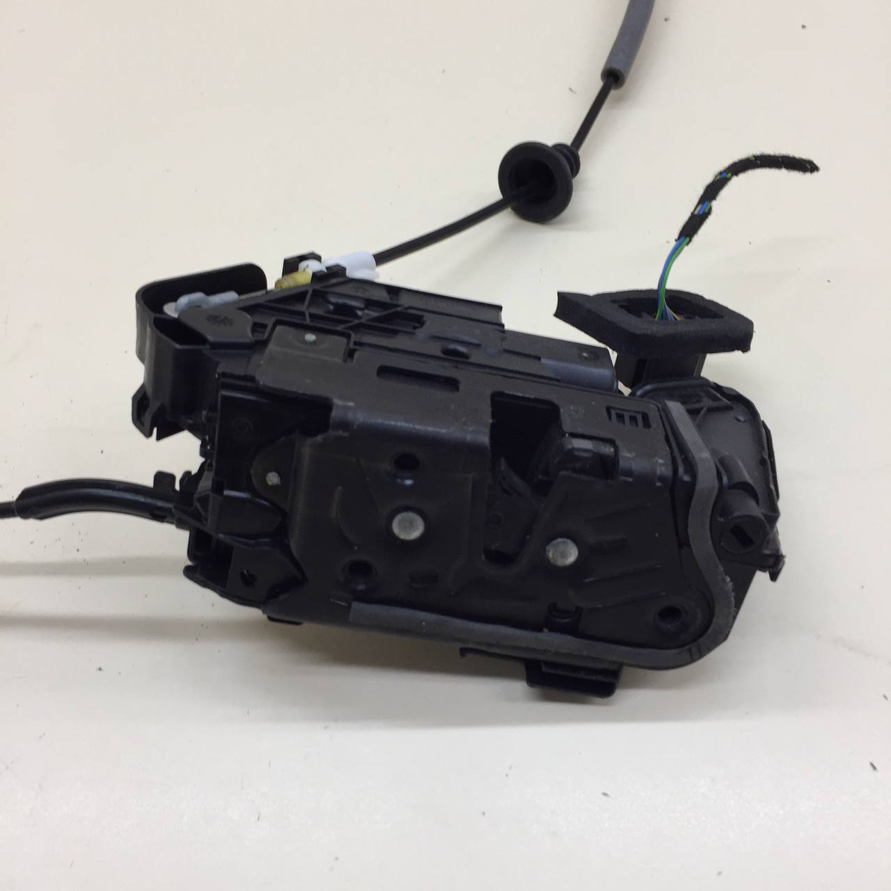 Замок двери передней правой Skoda Kodiaq 2016>