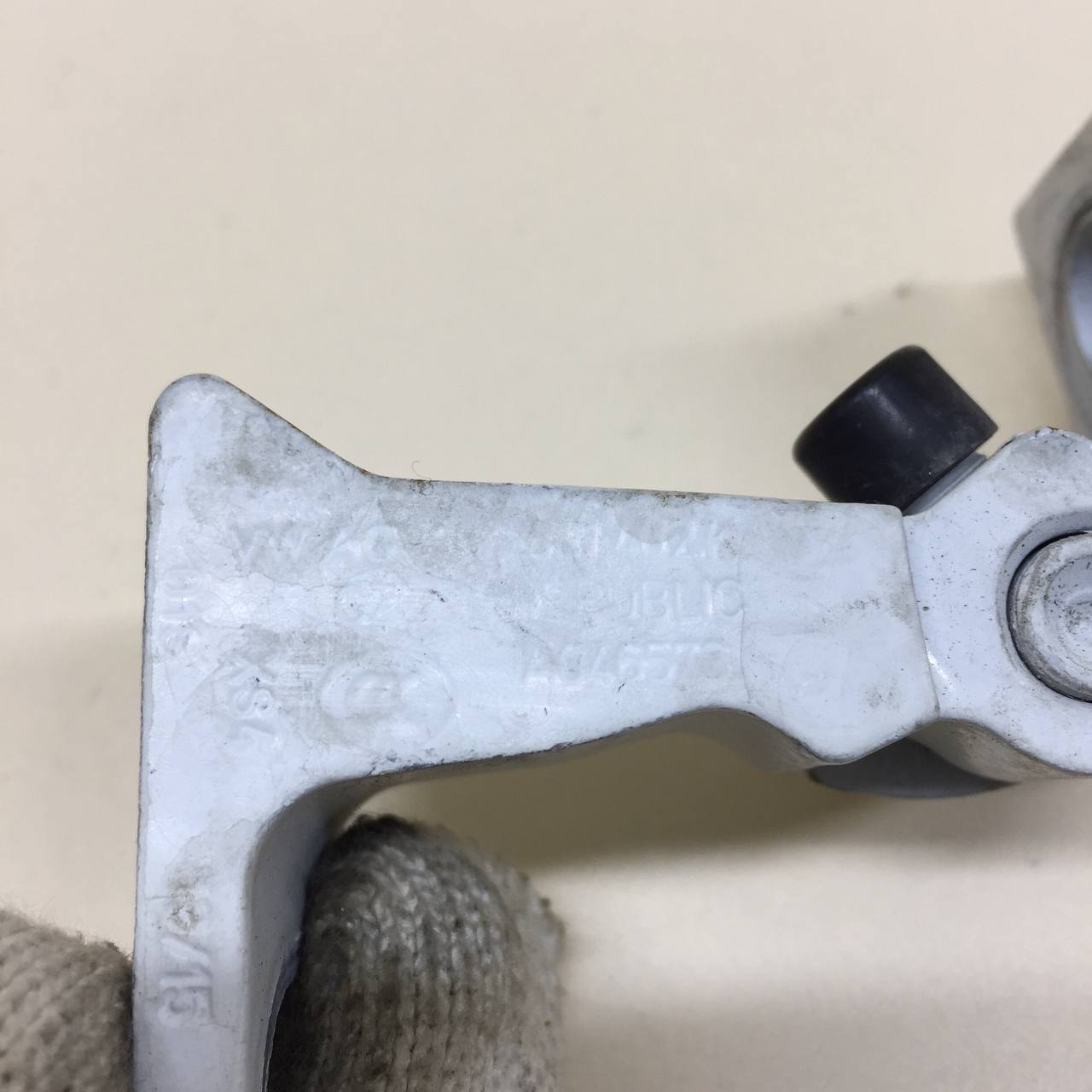 Петля двери Skoda Rapid 2012-2020