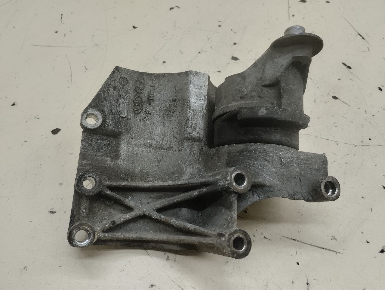 Кронштейн гидроусилителя Hyundai Starex H1/Grand Starex 2007>