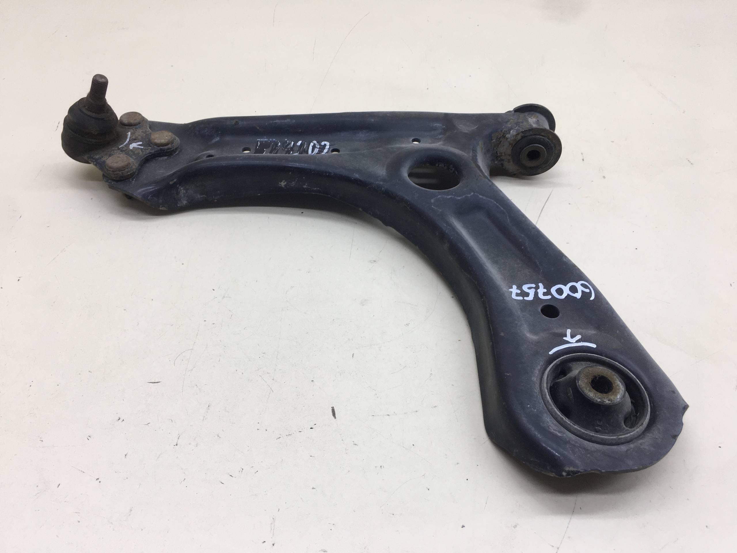 Рычаг передний левый Volkswagen Polo (HB) 2009>