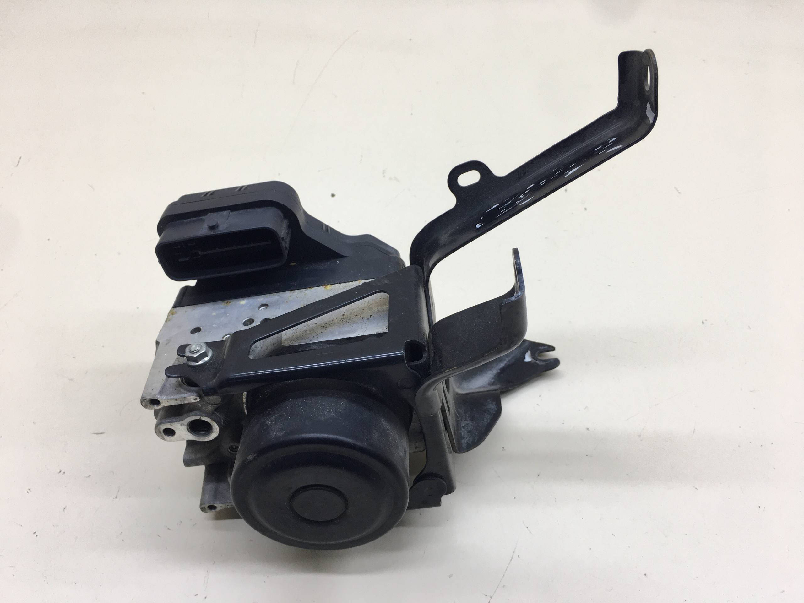 Блок ABS (насос) Subaru B9 Tribeca (WX/W10) 2004-2008