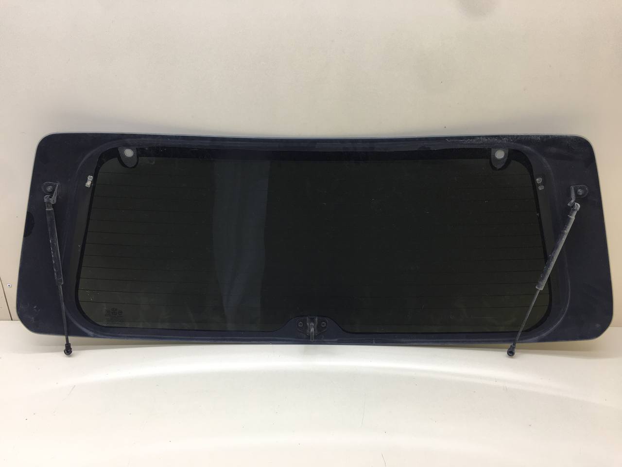 Стекло заднее Kia Sorento (BL, JC) 2002-2009