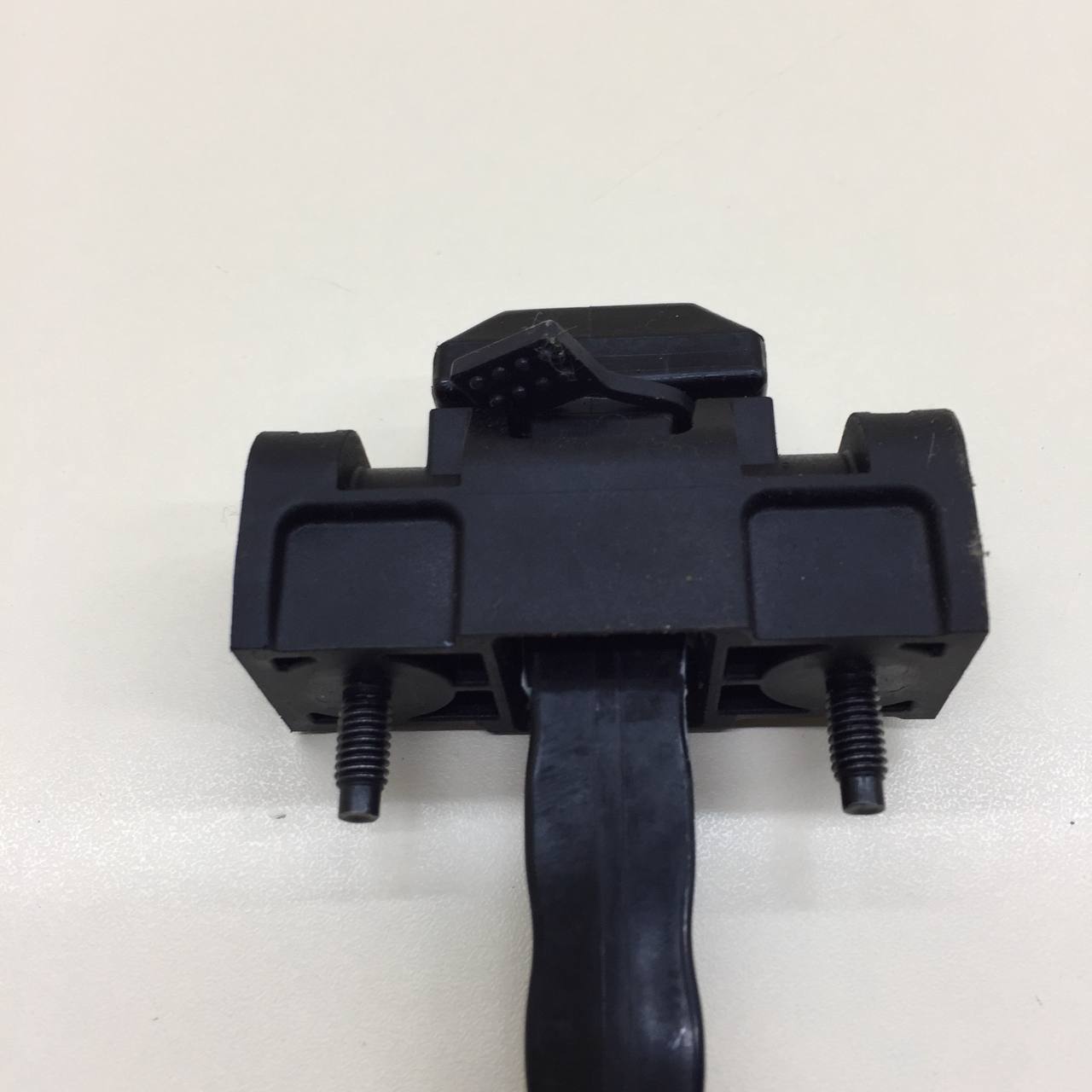 Ограничитель двери OMODA C5 2021>