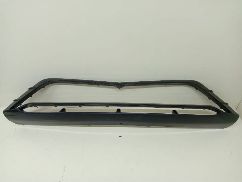 Накладка переднего бампера центральная Genesis G70 2017-2022