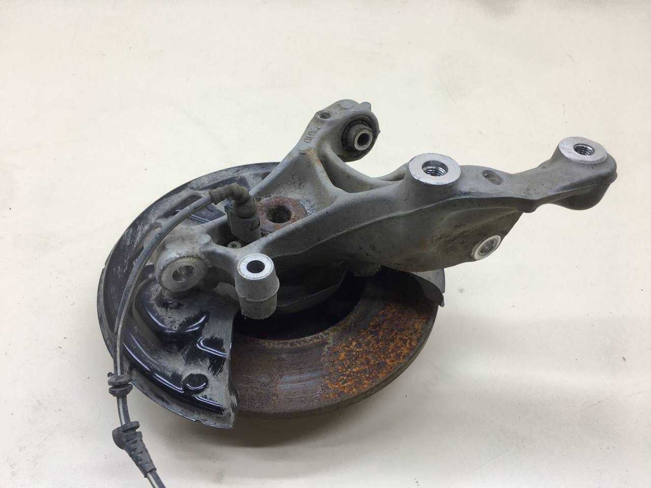 Кулак поворотный задний правый Skoda Octavia (A7) 2013>