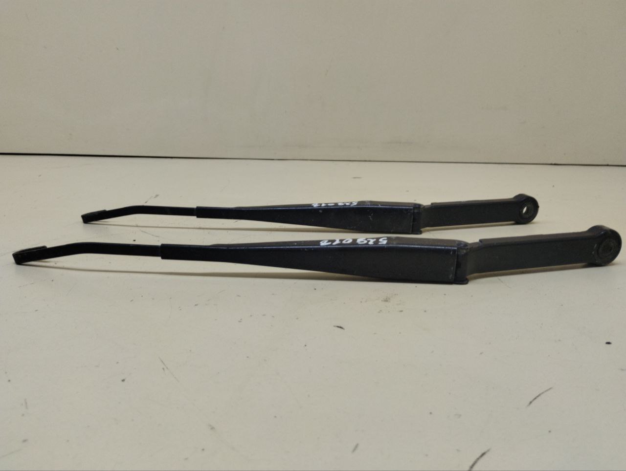 Поводок стеклоочистителя передний левый Chevrolet TrailBlazer (GMT360) 2001-2010