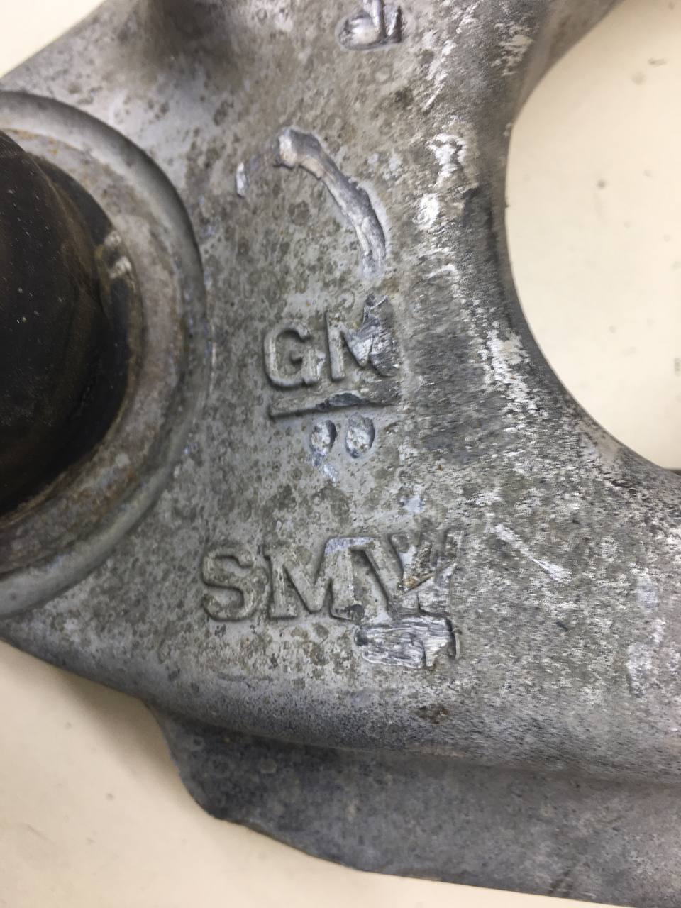 Рычаг передний нижний правый Cadillac Escalade 3 2006-2014