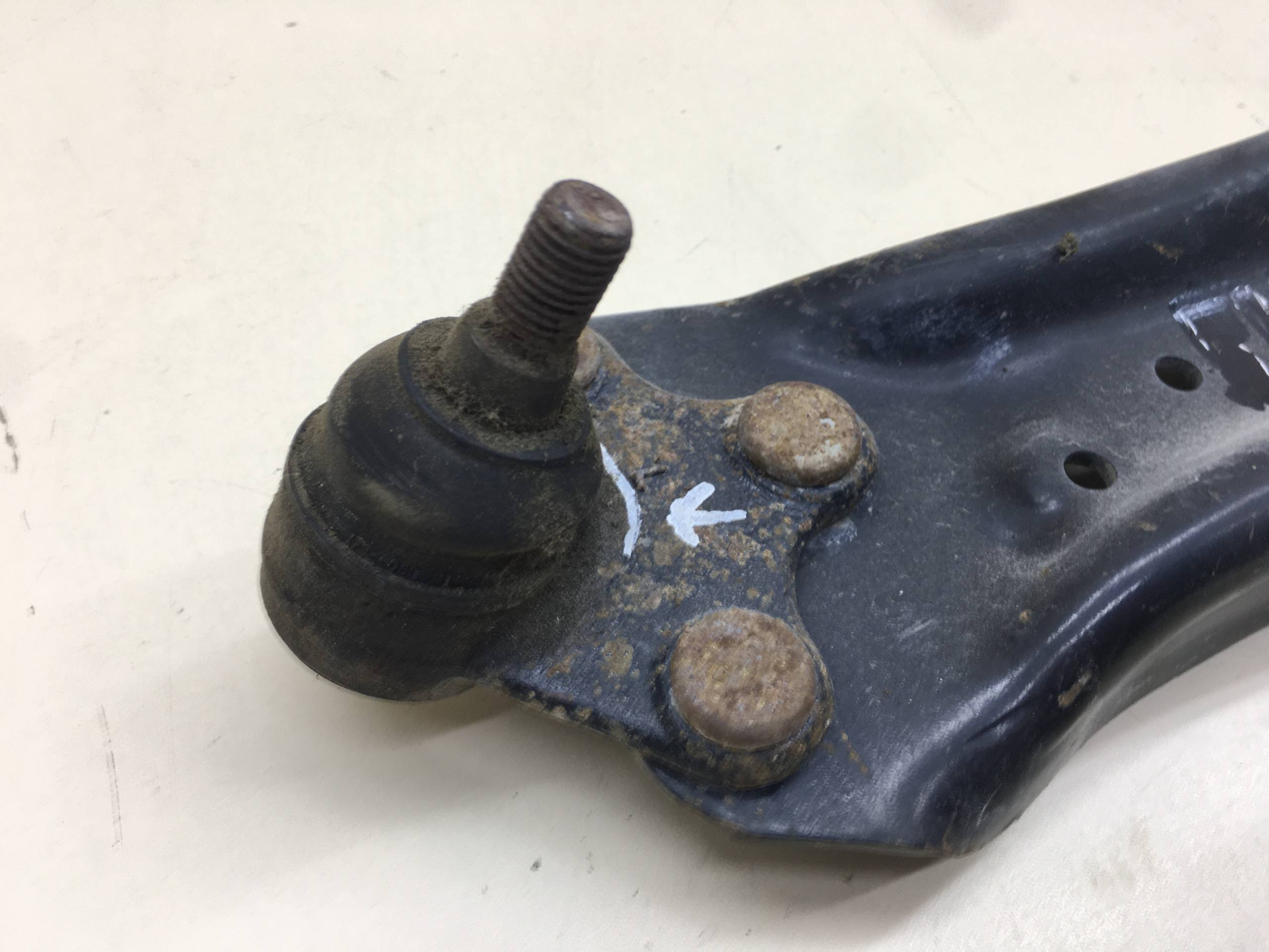 Рычаг передний левый Volkswagen Polo (HB) 2009>