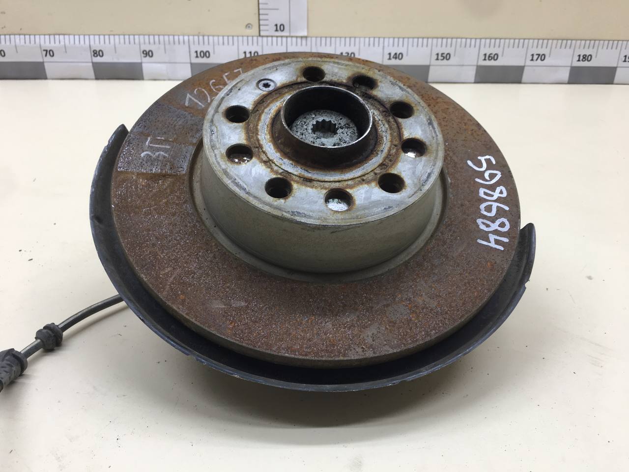 Кулак поворотный задний правый Skoda Octavia (A7) 2013>