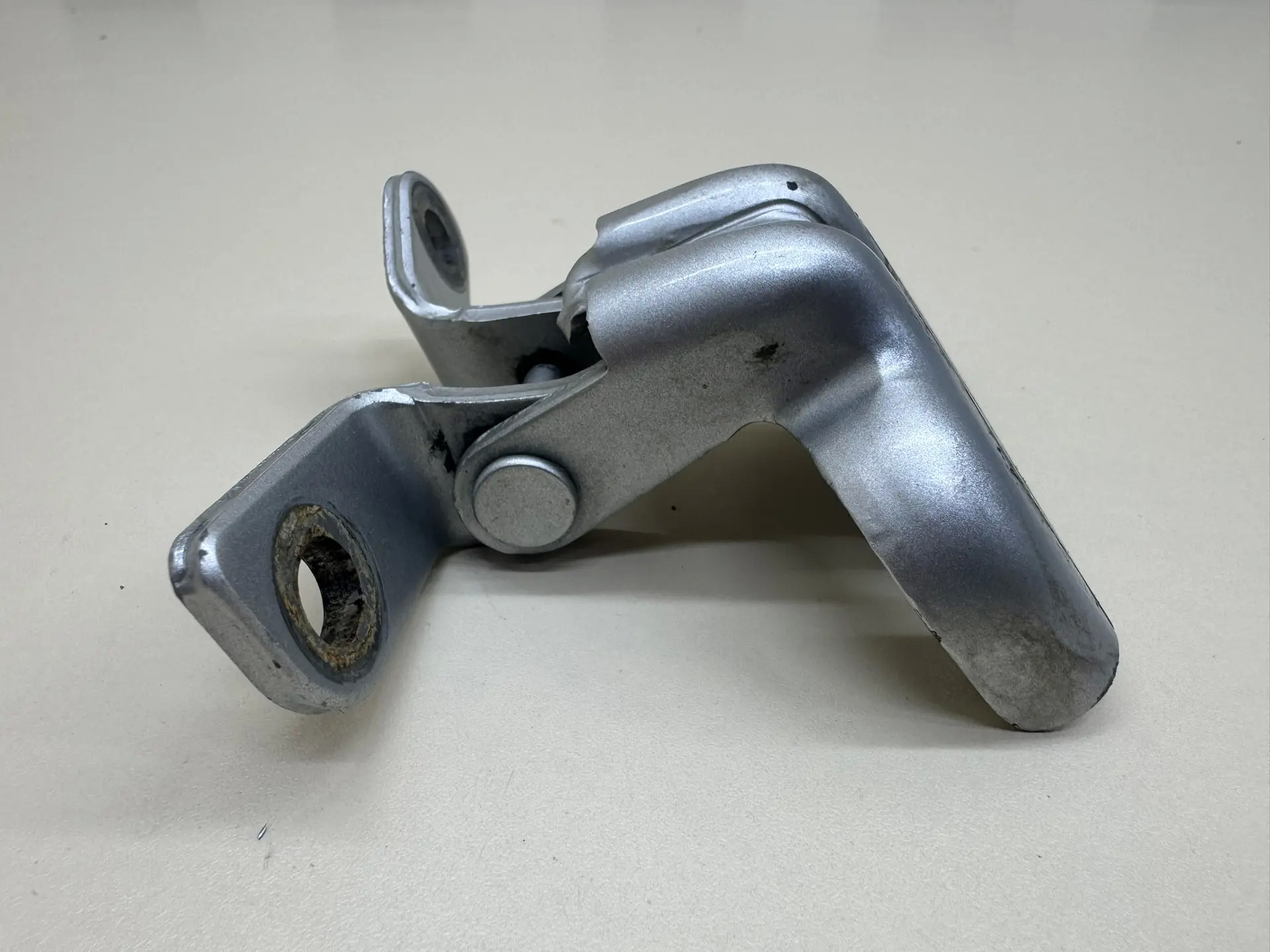 Петля двери задней левой верхняя Chevrolet Cruze (J300) 2009-2016