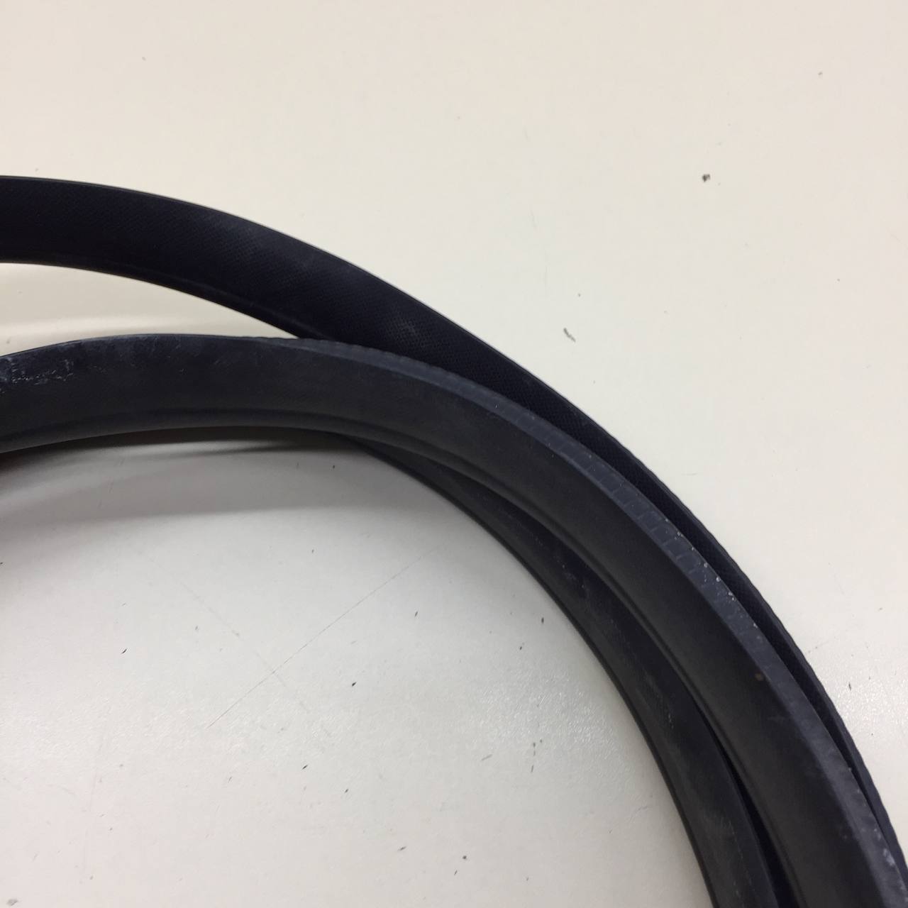 Уплотнитель проема двери передней левой Lada Vesta 2015>