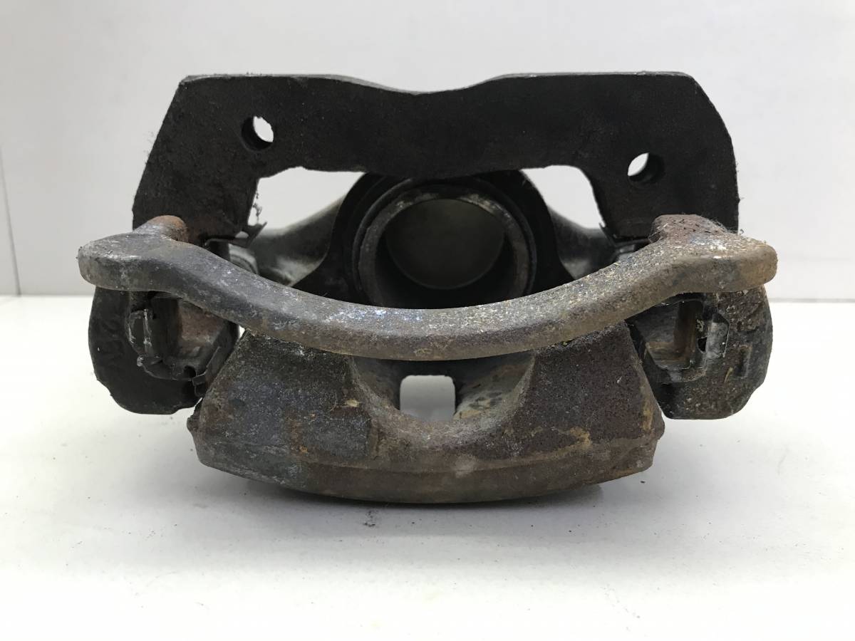 Суппорт передний левый Toyota Crown (S170) 1999-2003