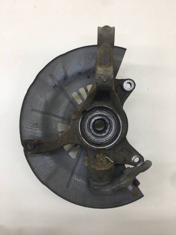 Кулак поворотный передний левый Toyota Camry (XV50) 2011-2017