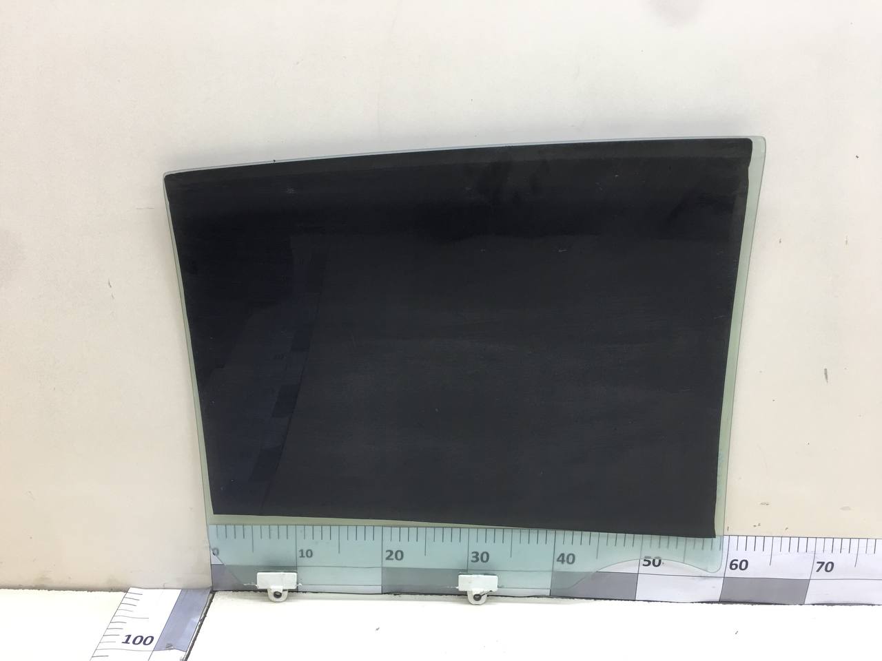 Стекло двери задней левой Nissan Tiida (C11) 2007-2014