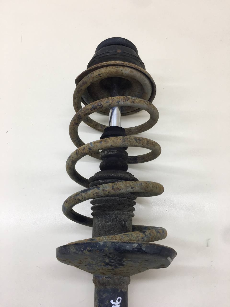 Амортизатор передний Renault Logan (1) 2005-2014