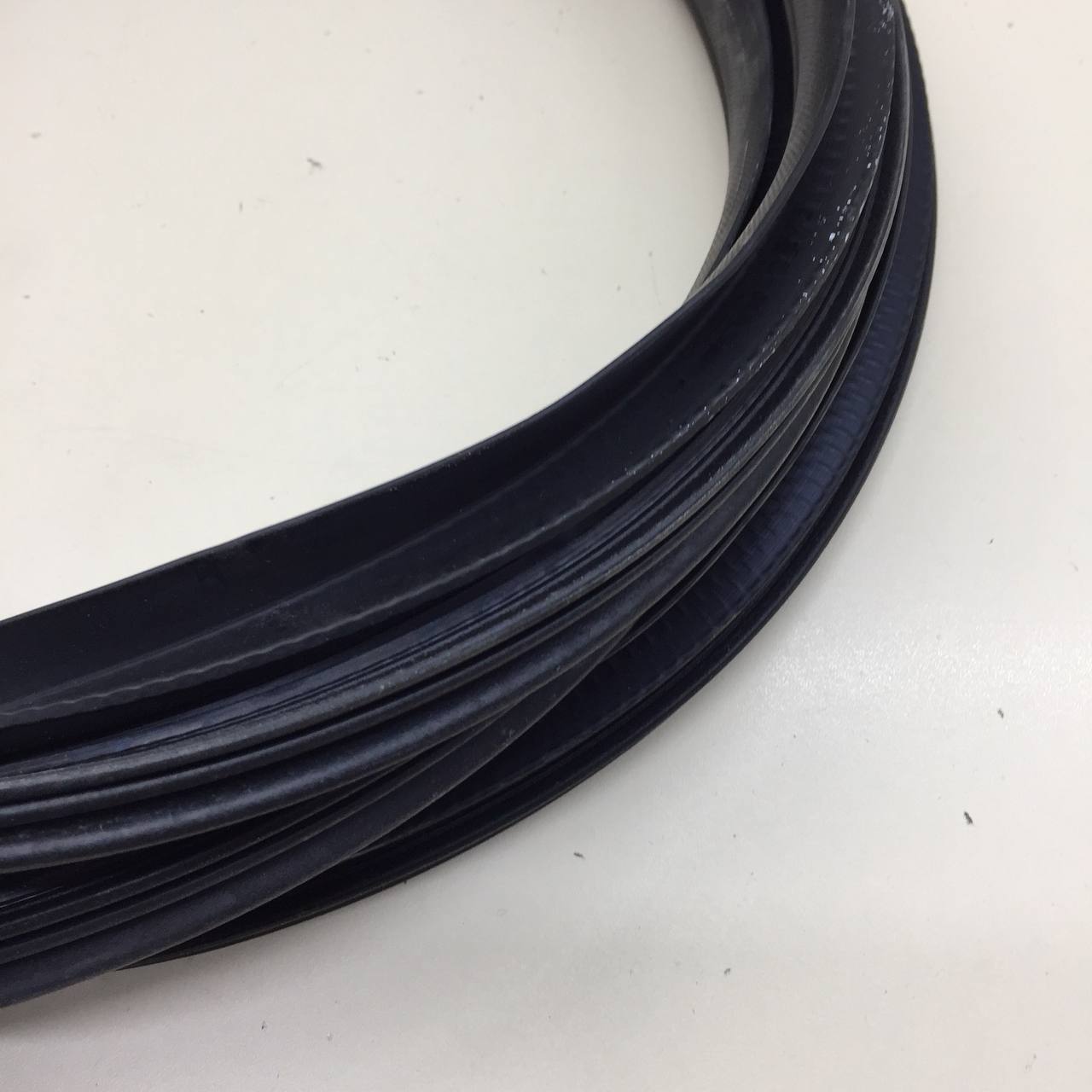 Уплотнитель проема двери передней левой Lada Vesta 2015>