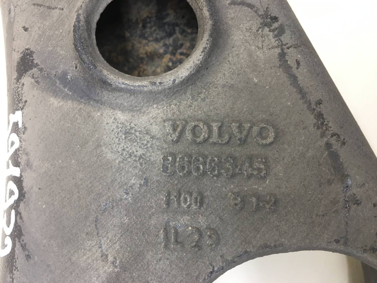 Рычаг задний нижний левый Volvo XC90 2002-2015