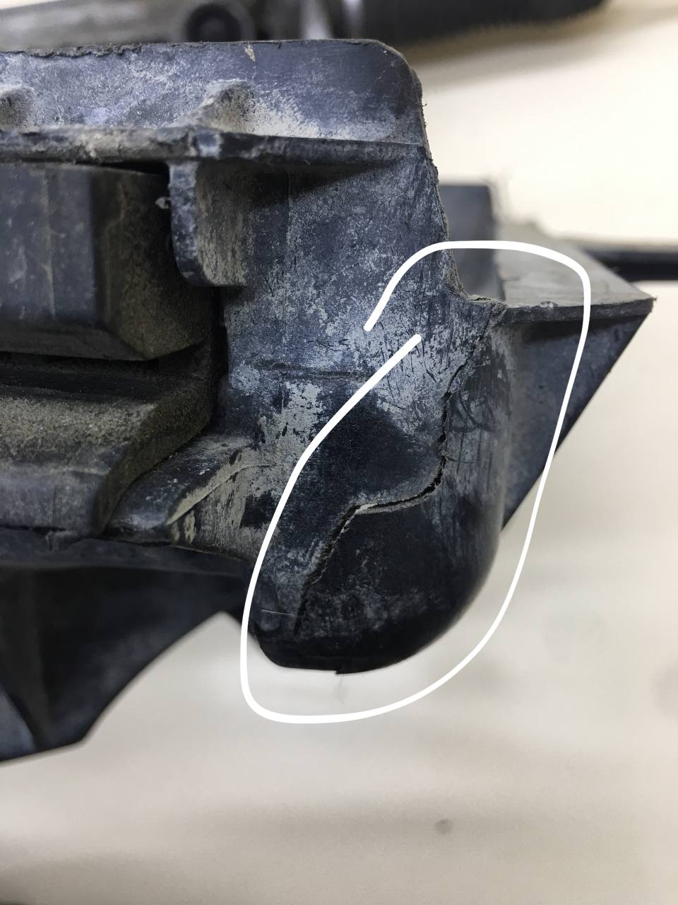 Диффузор вентилятора Cadillac Escalade 3 2006-2014