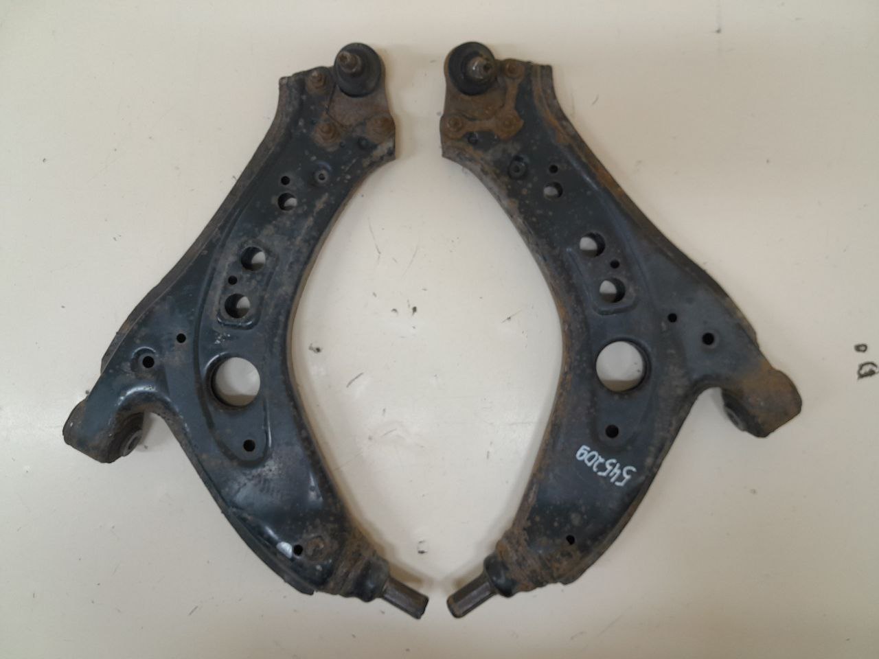 Рычаг передний Skoda Fabia (5J) 2007-2014