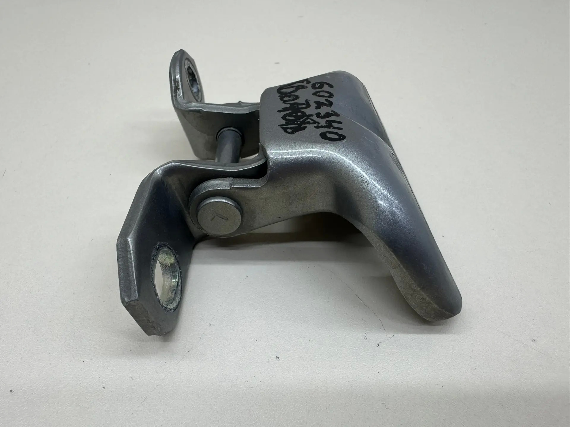 Петля двери задней левой верхняя Kia Venga (YN) 2010-2017