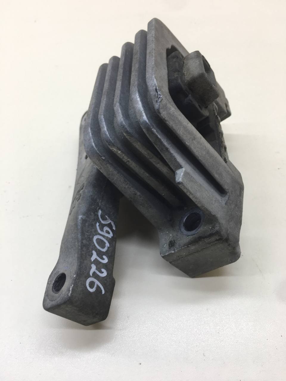 Опора двигателя правая Peugeot 207 2006-2013