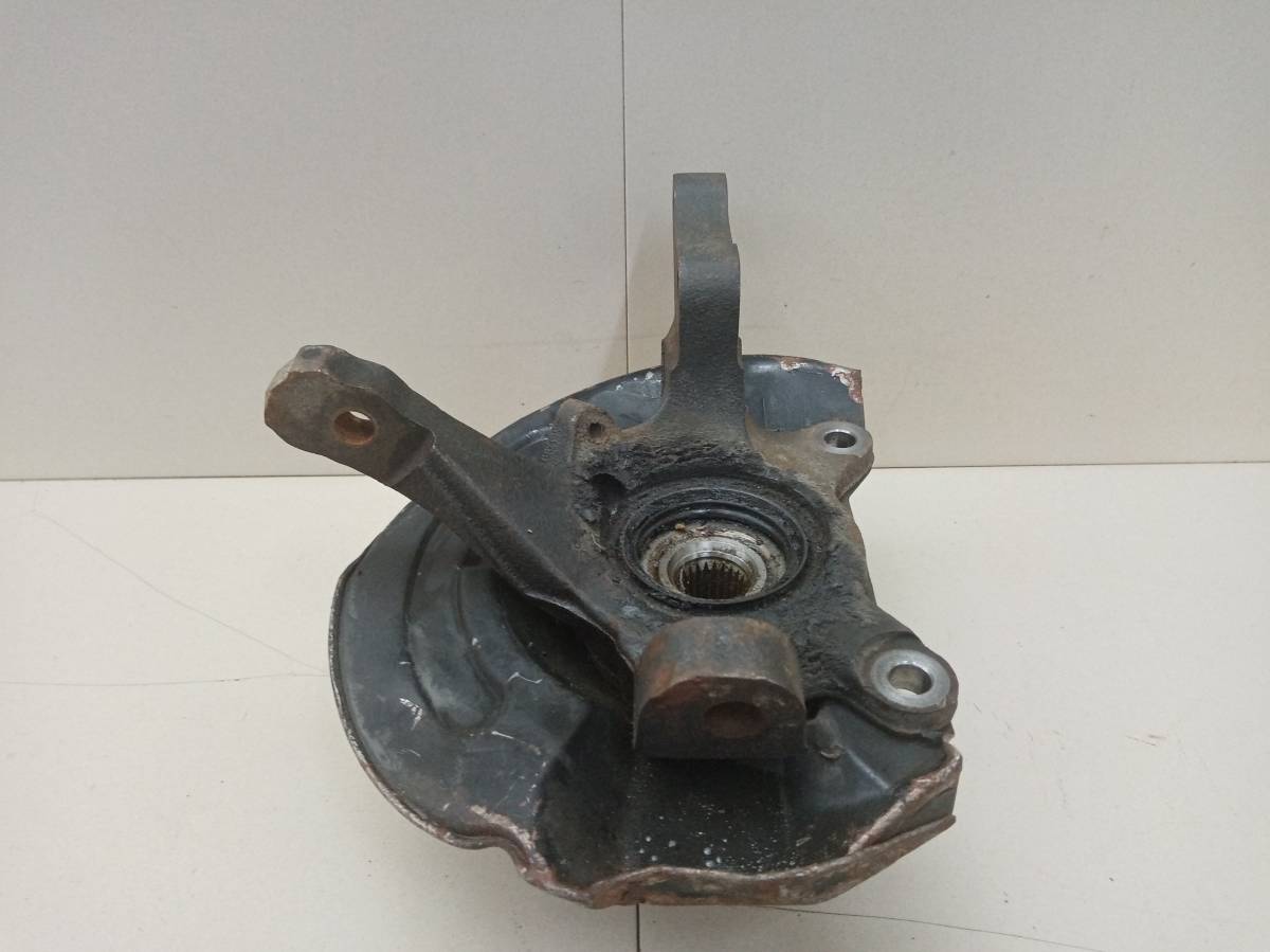 Кулак поворотный передний левый Mitsubishi Colt (CA0) 1992-1996