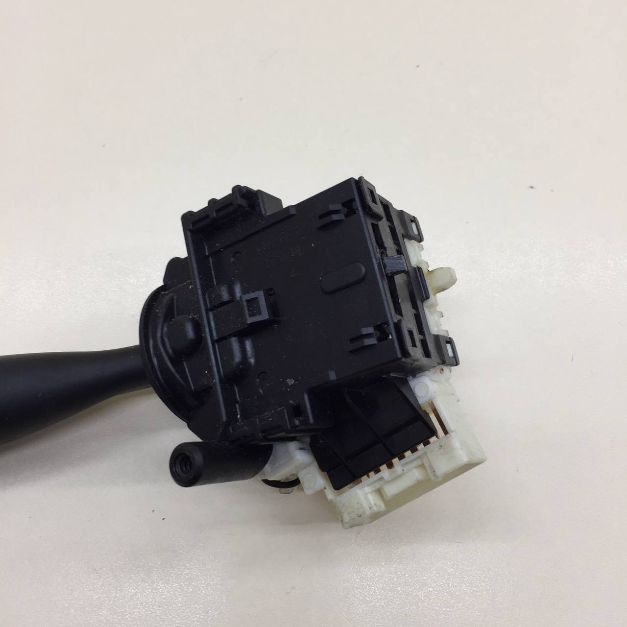 Переключатель поворотов подрулевой Suzuki Grand Vitara 2005-2015