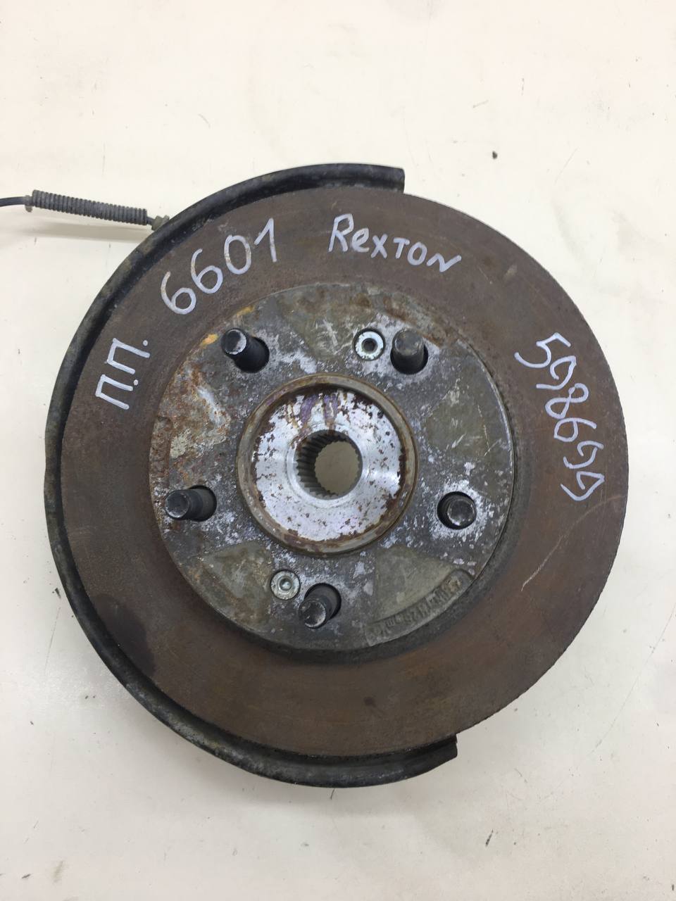 Кулак поворотный передний правый SsangYong Rexton 1 2001-2006