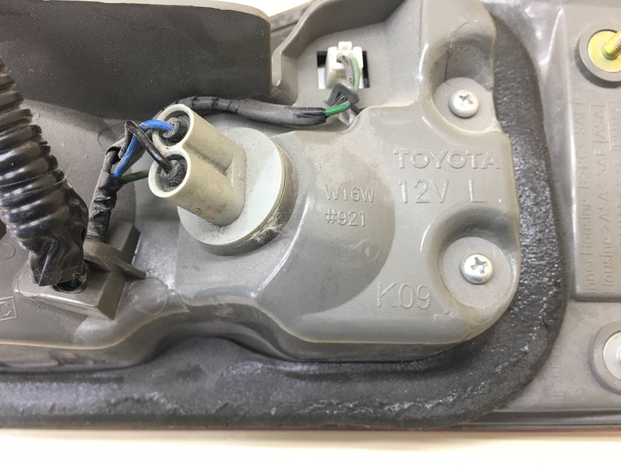 Фонарь задний внутренний левый Lexus IS 250/350 2005-2013