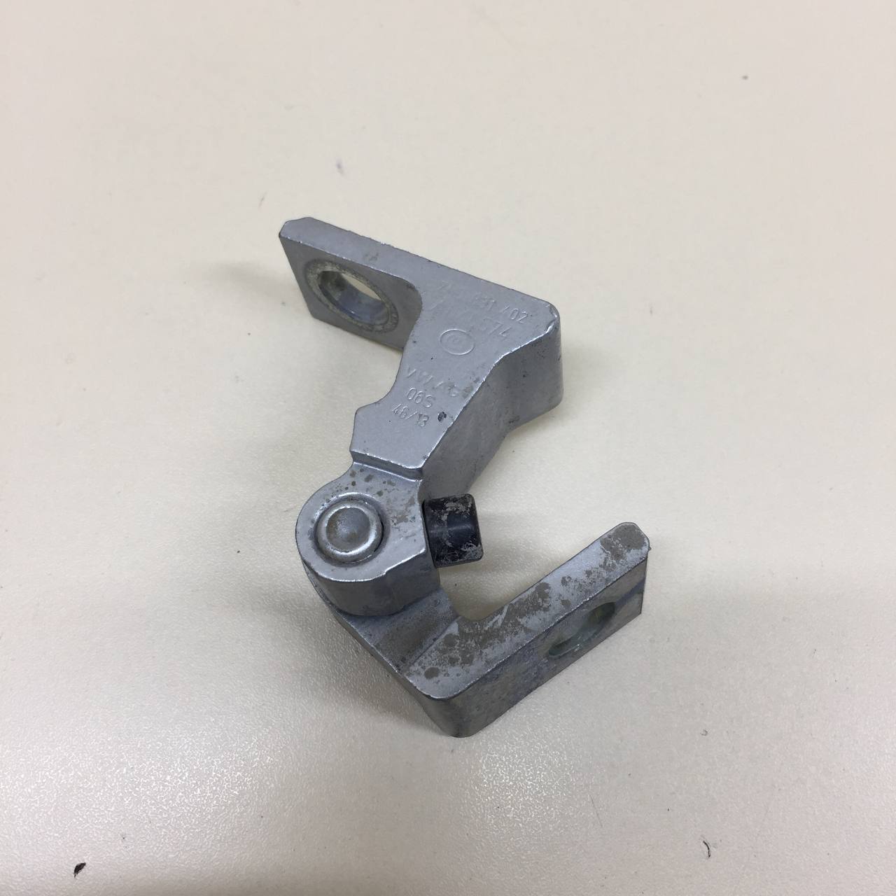 Петля двери Volkswagen Polo (MK5) 2011-2020