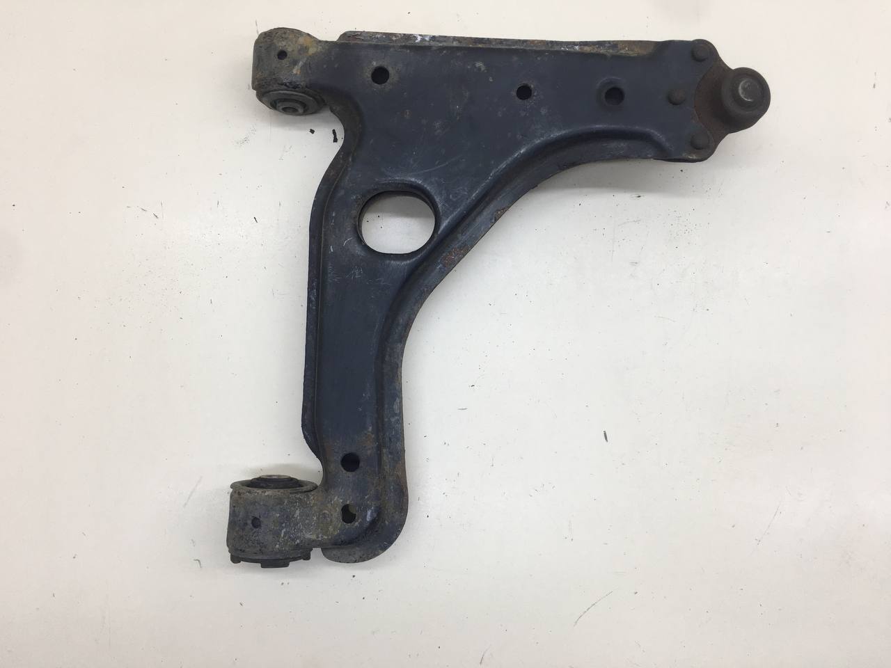 Рычаг передний левый Opel Astra H / Family 2004-2015