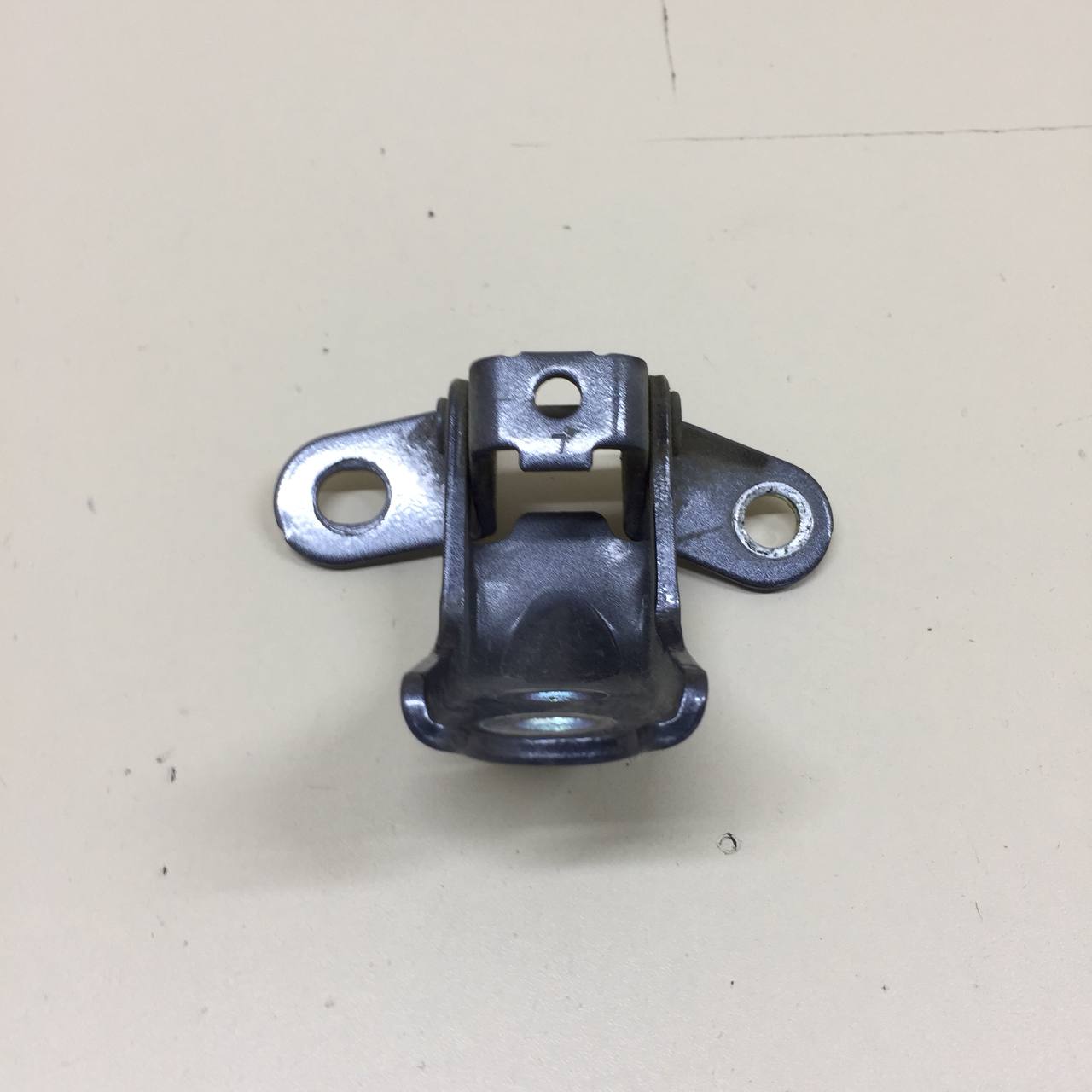 Петля двери задней левой нижняя Kia Rio 4 (FB) 2017>