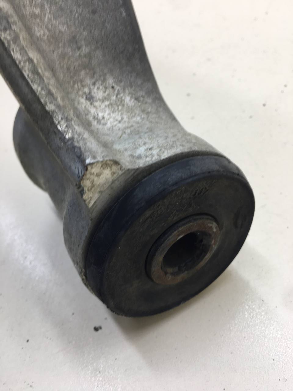 Рычаг передний нижний правый Cadillac Escalade 3 2006-2014