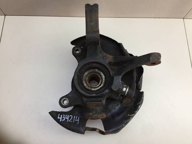 Кулак поворотный передний правый Nissan Almera (N15) 1995-2000