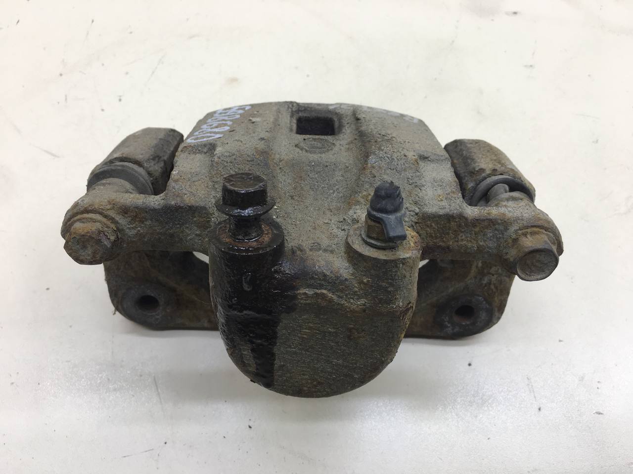 Суппорт задний левый SsangYong Rexton 1 2001-2006