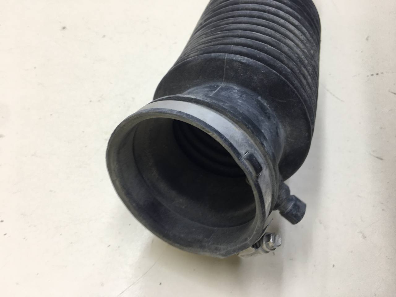 Патрубок воздушного фильтра Chevrolet TrailBlazer (GMT360) 2001-2010