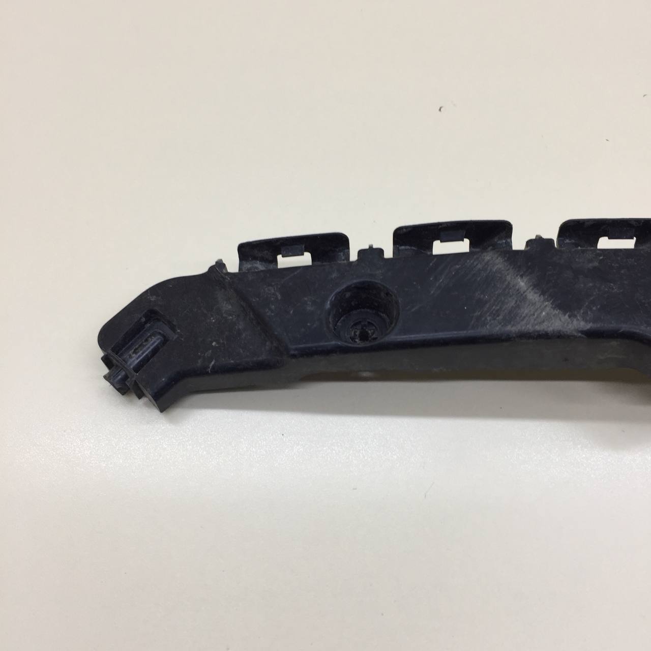 Кронштейн заднего бампера левый Jeep Grand Cherokee (WK2) 2010>