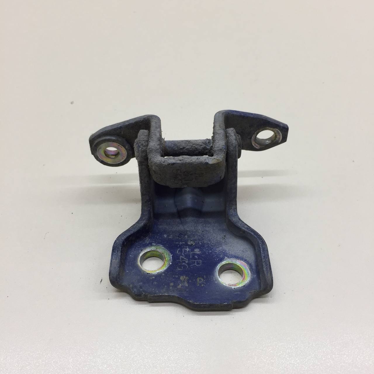 Петля двери передней правой нижняя Suzuki Liana 2001-2007