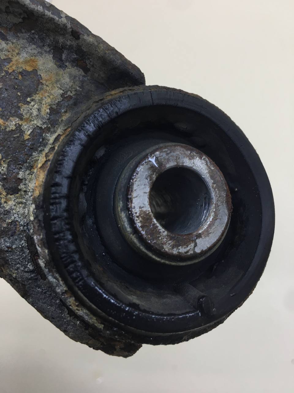 Рычаг передний верхний правый Mitsubishi L200 (KB) 2006-2016