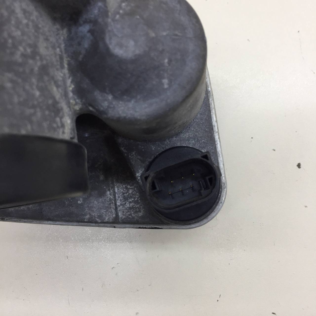 Заслонка дроссельная электрическая BMW X5 E53 2000-2007