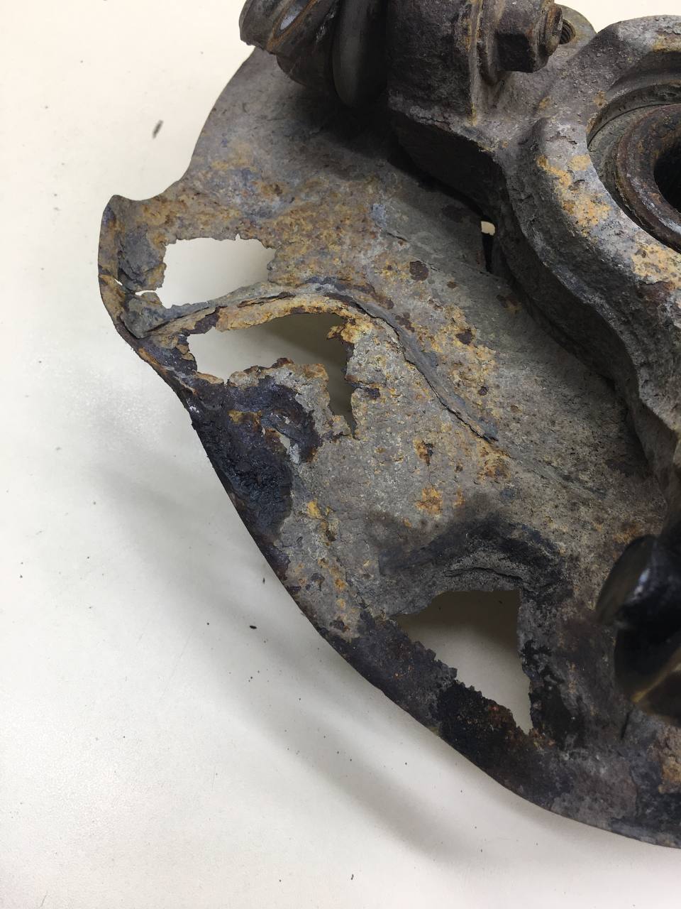 Кулак поворотный передний правый Skoda Rapid 2012-2020