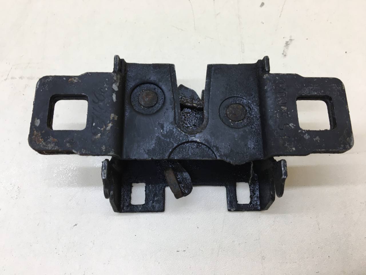 Замок капота Land Rover Range Rover Sport 2005-2012