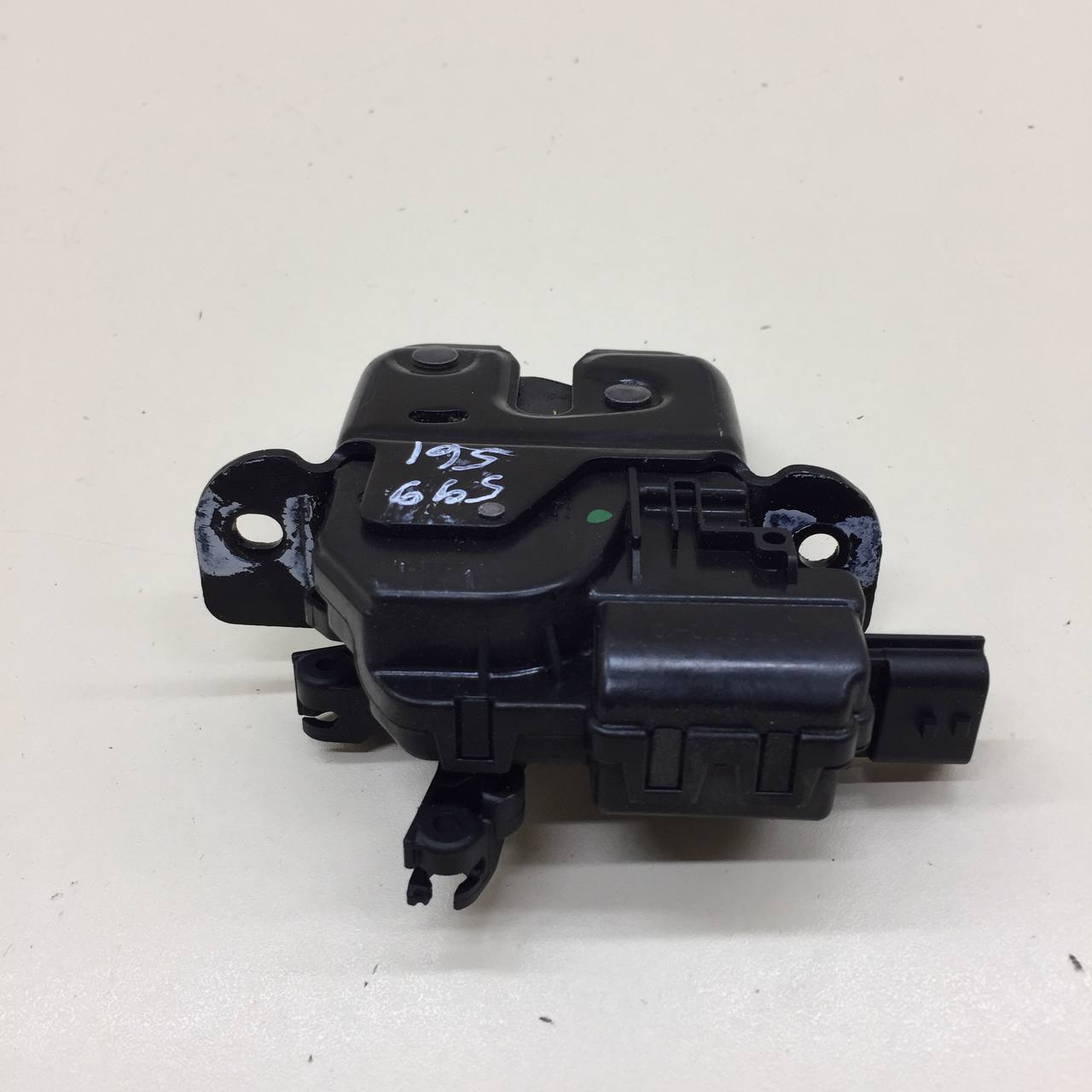 Замок багажника Lada Vesta 2015>