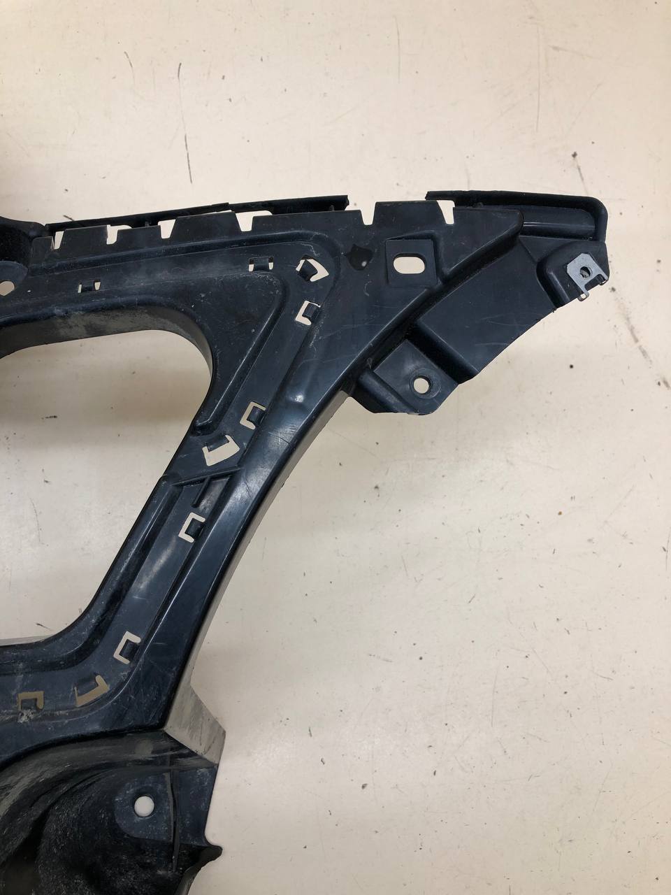 Направляющая заднего бампера правая BMW X5 E70 2007-2013